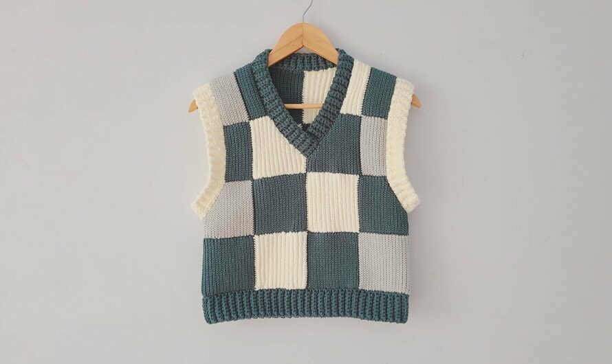 Crocheting a Patchwork Vest with a Short V-Neck and Sleeveless Charm