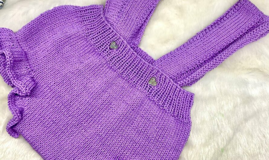 Discover how to knit a diaper cover with straps 💜
