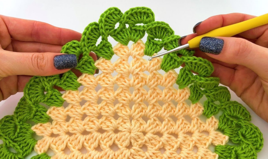 VERY EASY CROCHET SQUARE WITH A DIFFERENT BEEK