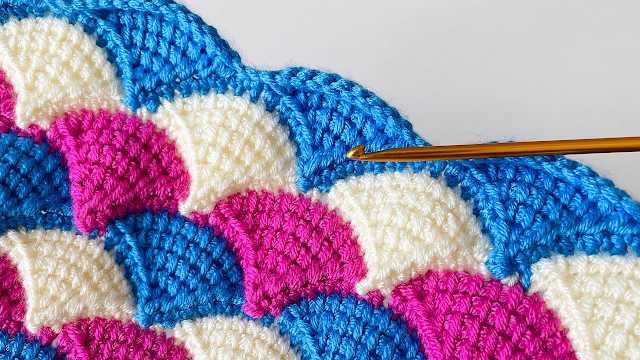 Three-dimensional Tunisian blanket